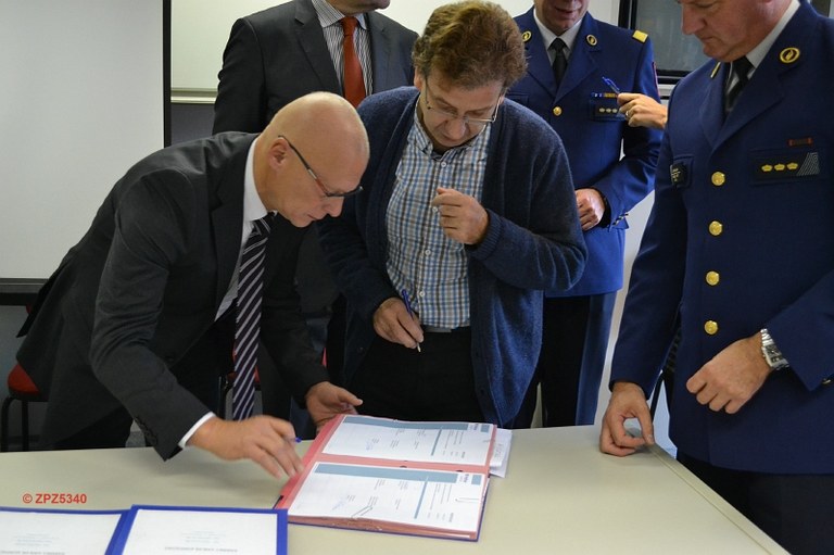 Ondertekening protocol verdwijning senioren