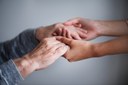 Contre la maltraitance des seniors. Faites-vous entendre ! Contre la maltraitance des seniors. Faites-vous entendre !