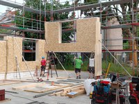 Bouw van het tweede wijkhuis: ecologisch en innoverend gebouw